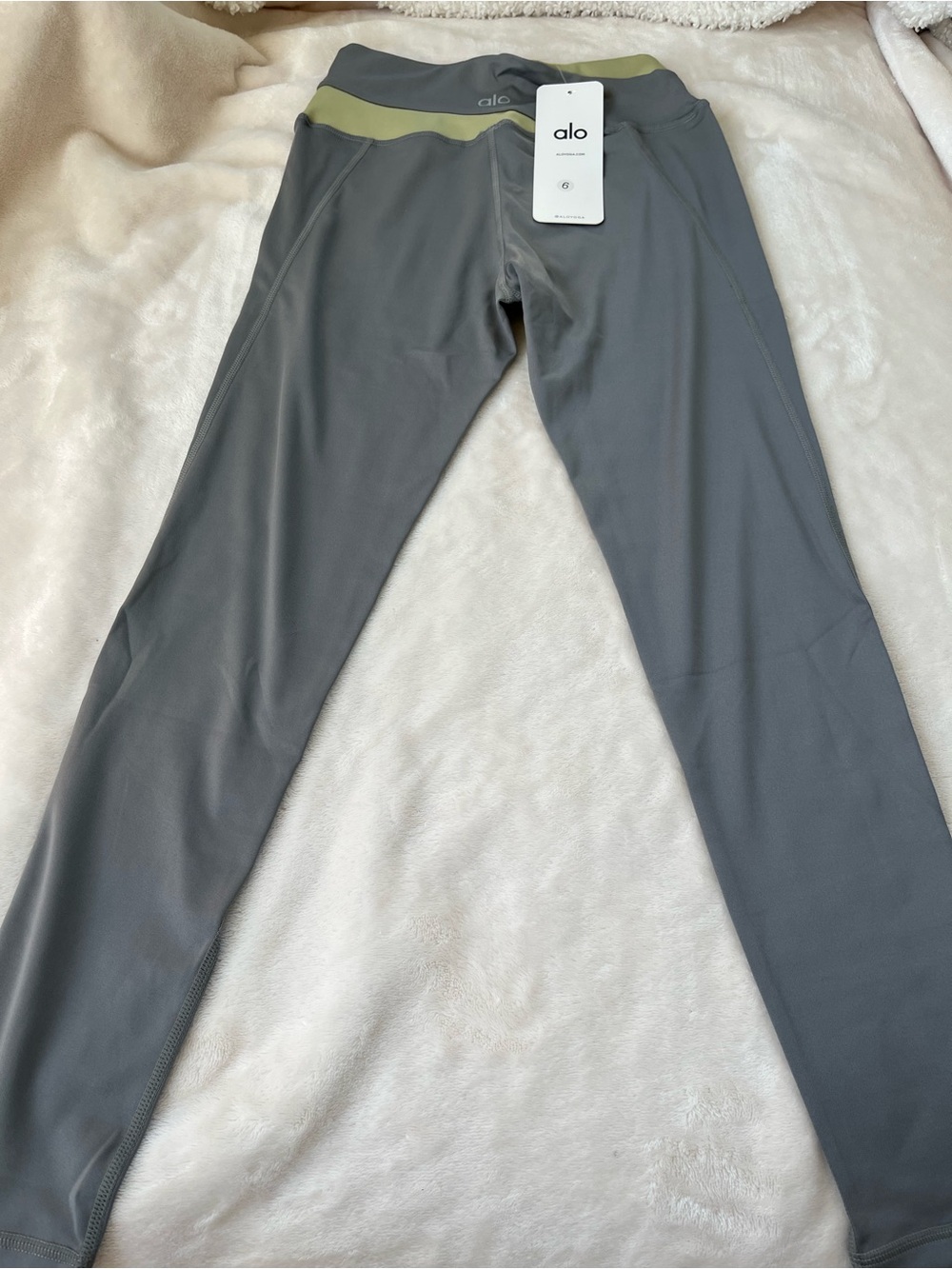 ALO Yoga women’s legging with Olive Waistband